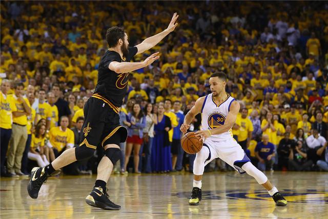 周中欧战淘汰赛赛果：欧冠客队强势 欧协主队完胜